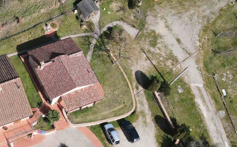 capanna a san gimignano drone